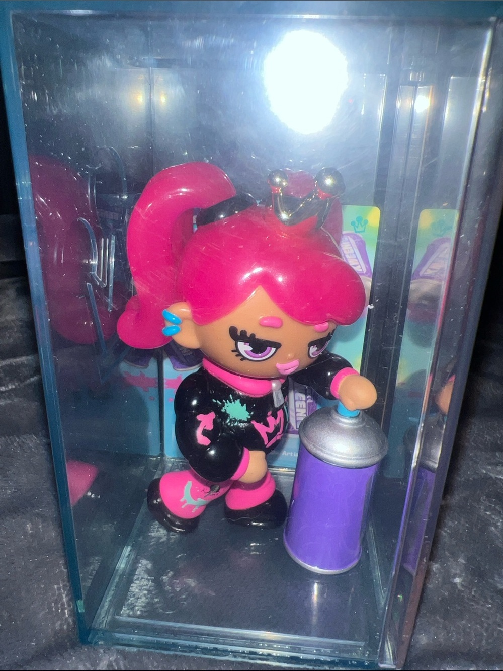 XOX Kweenie "Kween of Art" figurine from the Fearless Kweens series.